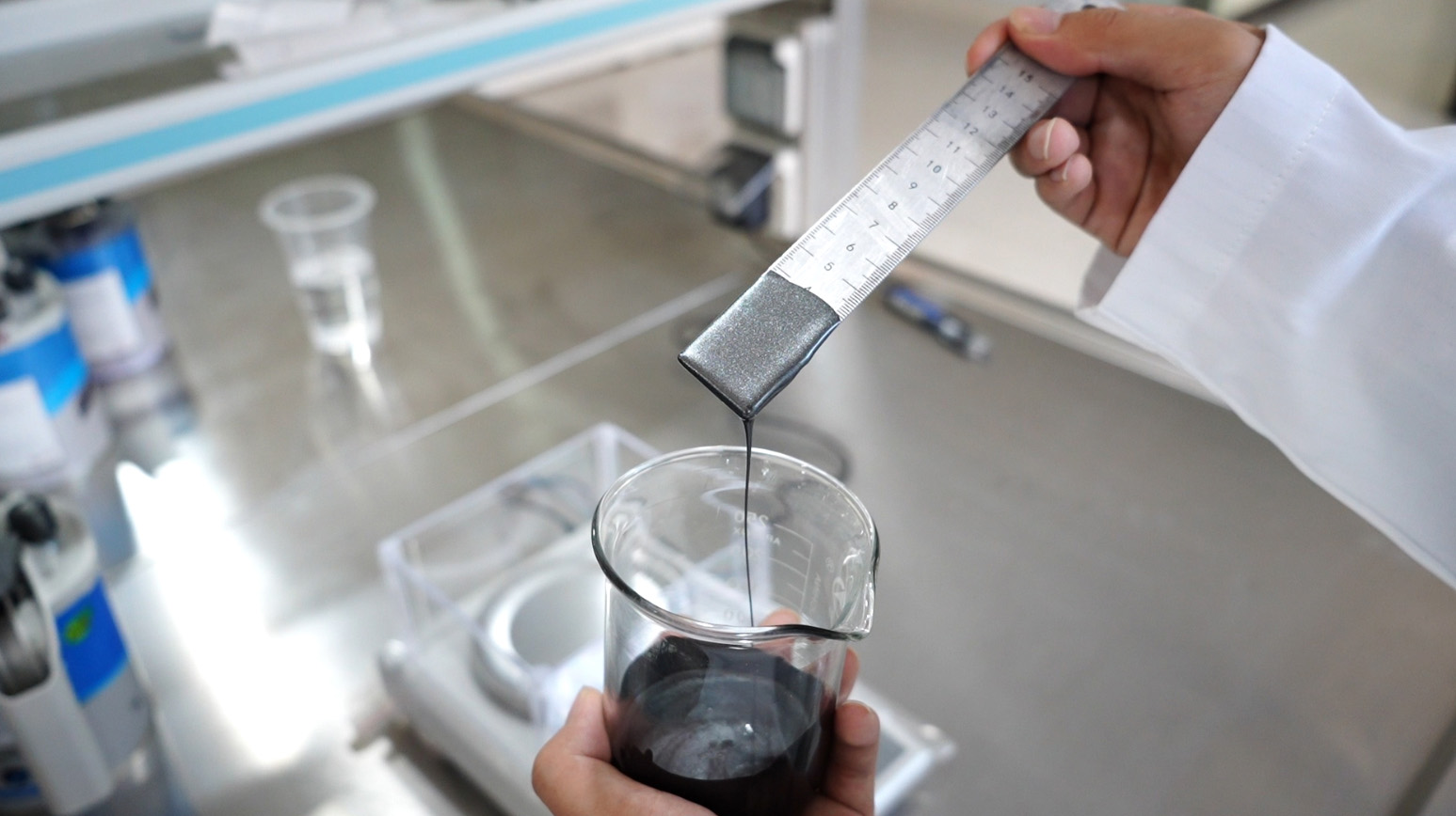 Mistura de cores inteligente com IA versus mistura cega tradicional: uma comparação abrangente de eficiência e qualidade